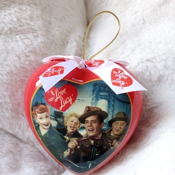 2006 CBS I Love Lucy California Here We Come Red Heart Ornament - Picture 2 of 3